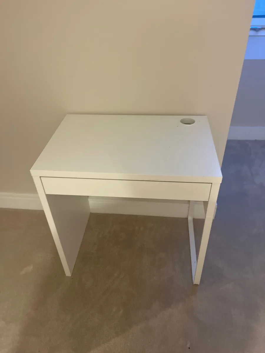 Study desk - Image 1