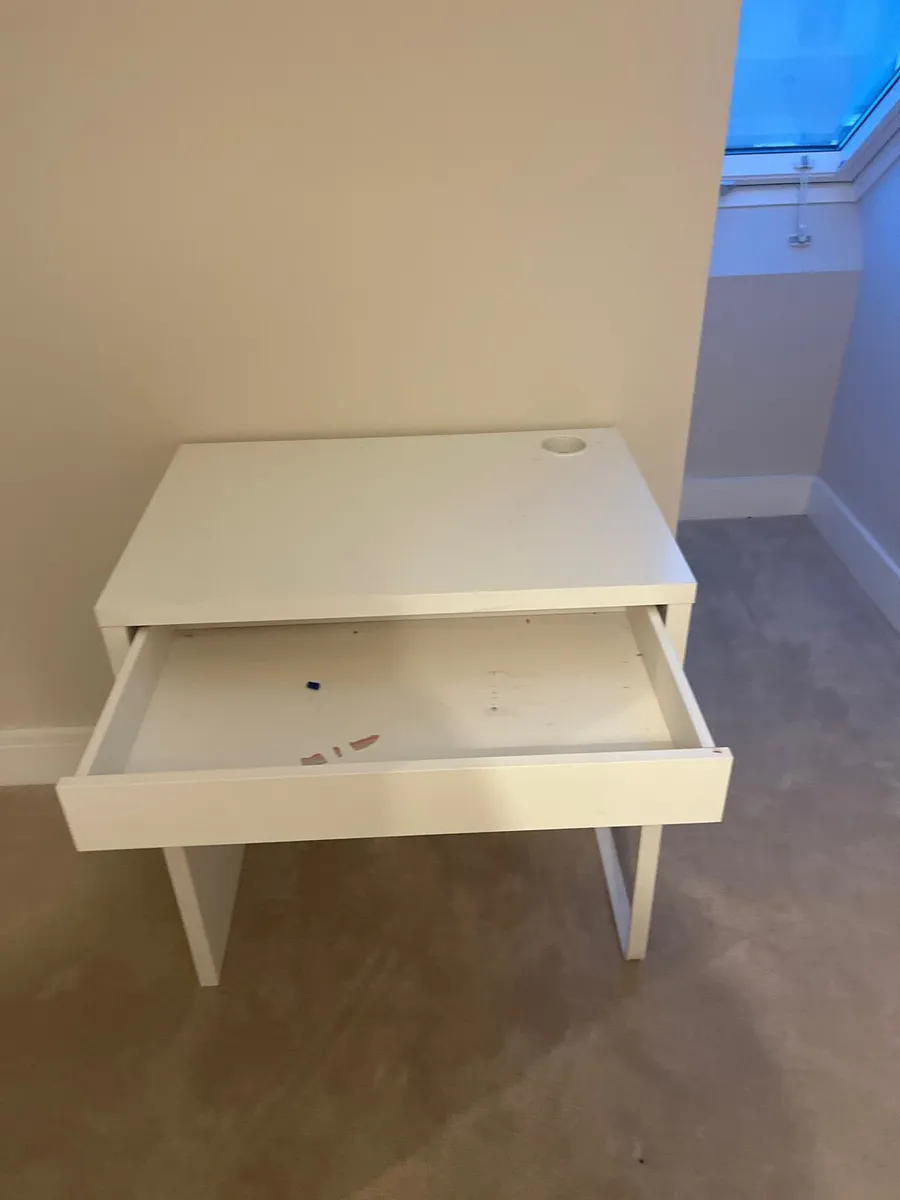 Study desk - Image 2