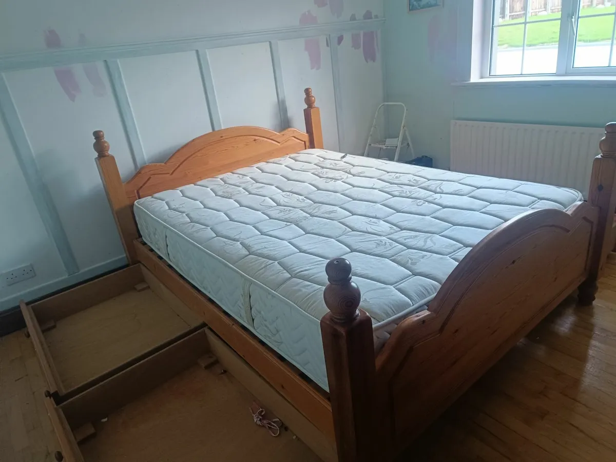 Double bed and mirror - Image 1