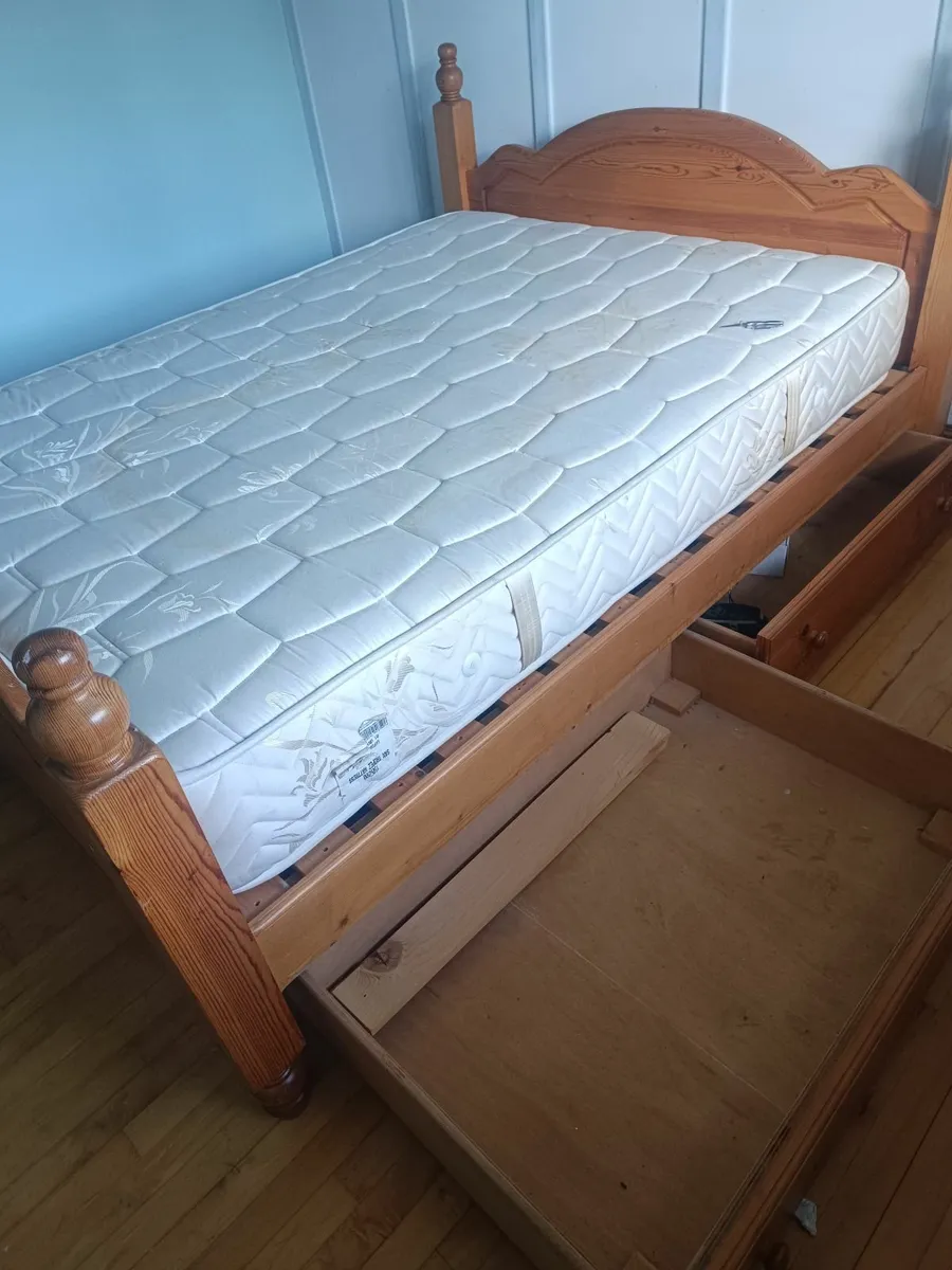 Double bed and mirror - Image 2