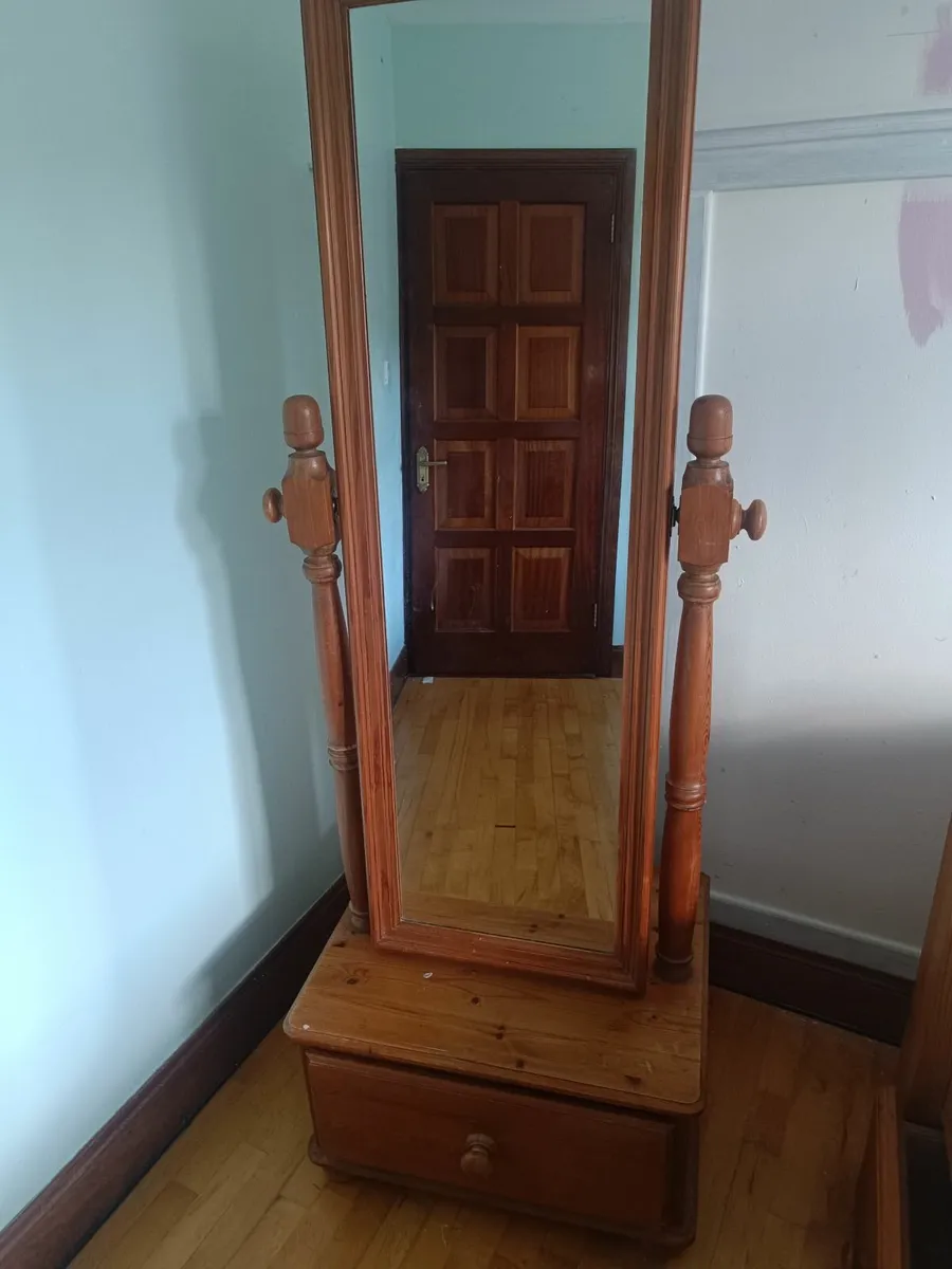 Double bed and mirror - Image 3