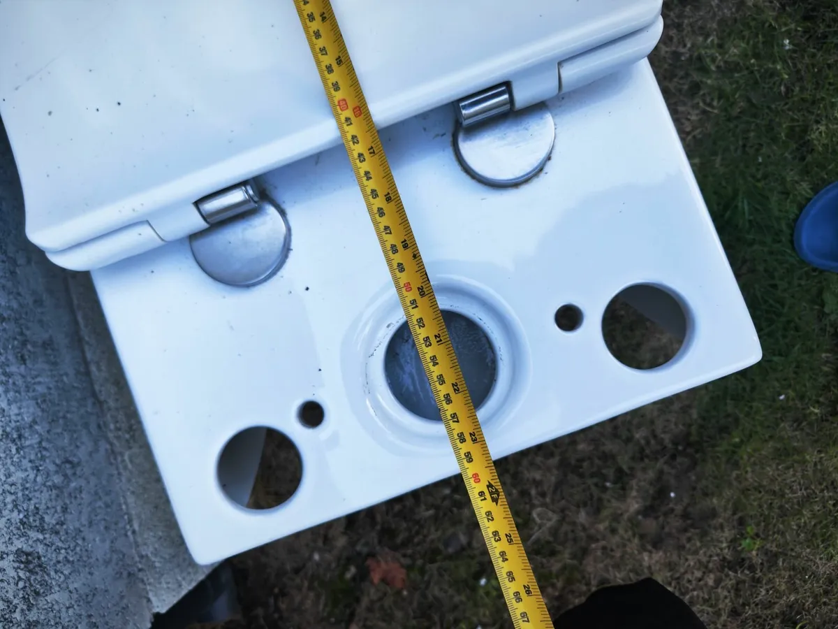 Toilet With Cistern And Soft Close Seat - White - Image 4