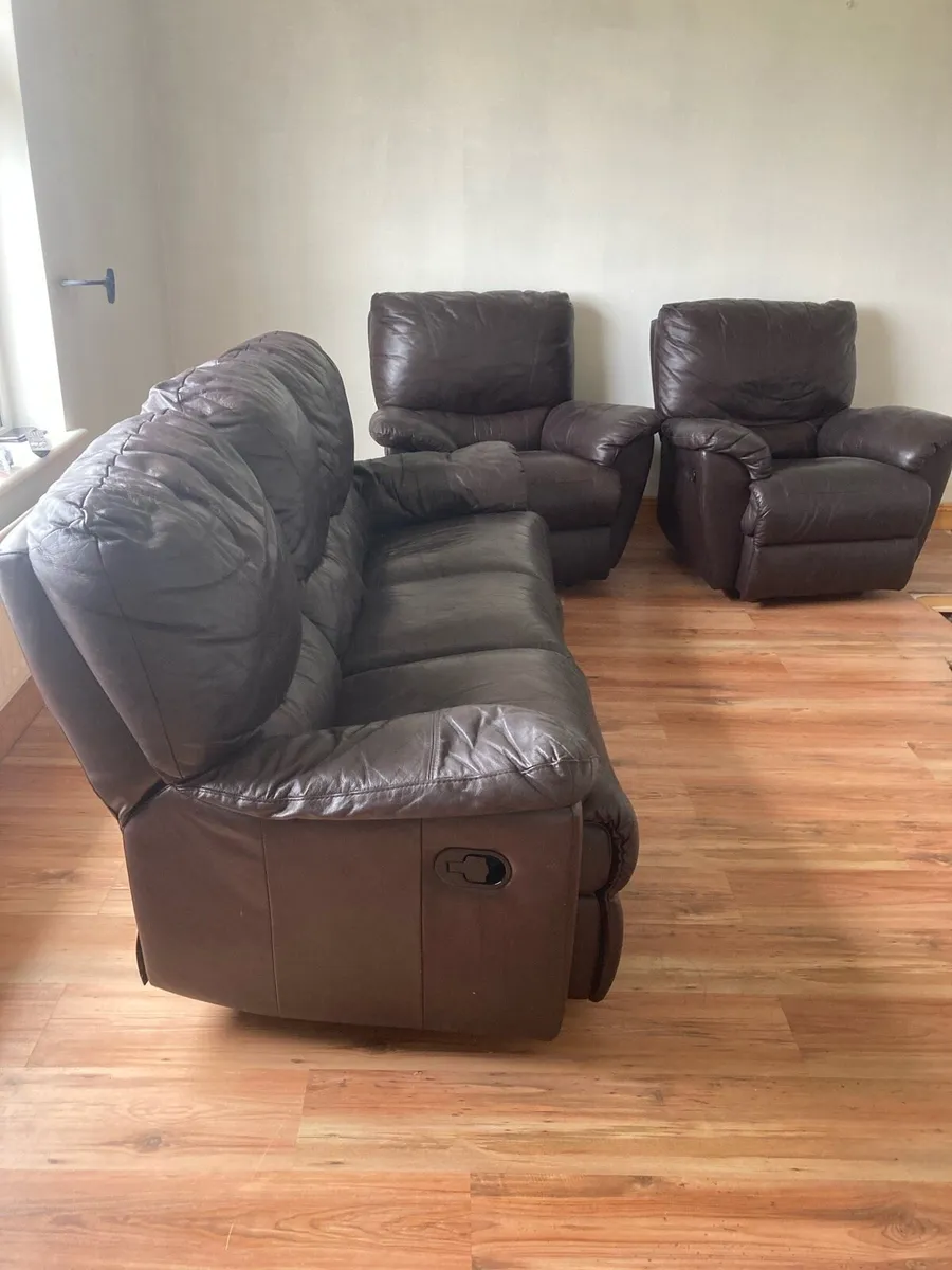 Leather recliner sofa and 2 single seaters - Image 2