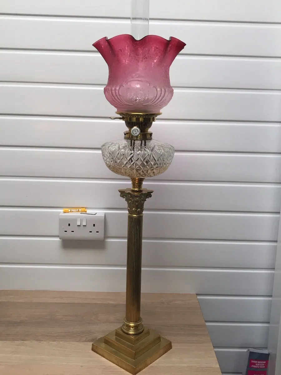 Antique oil lamp - Image 1