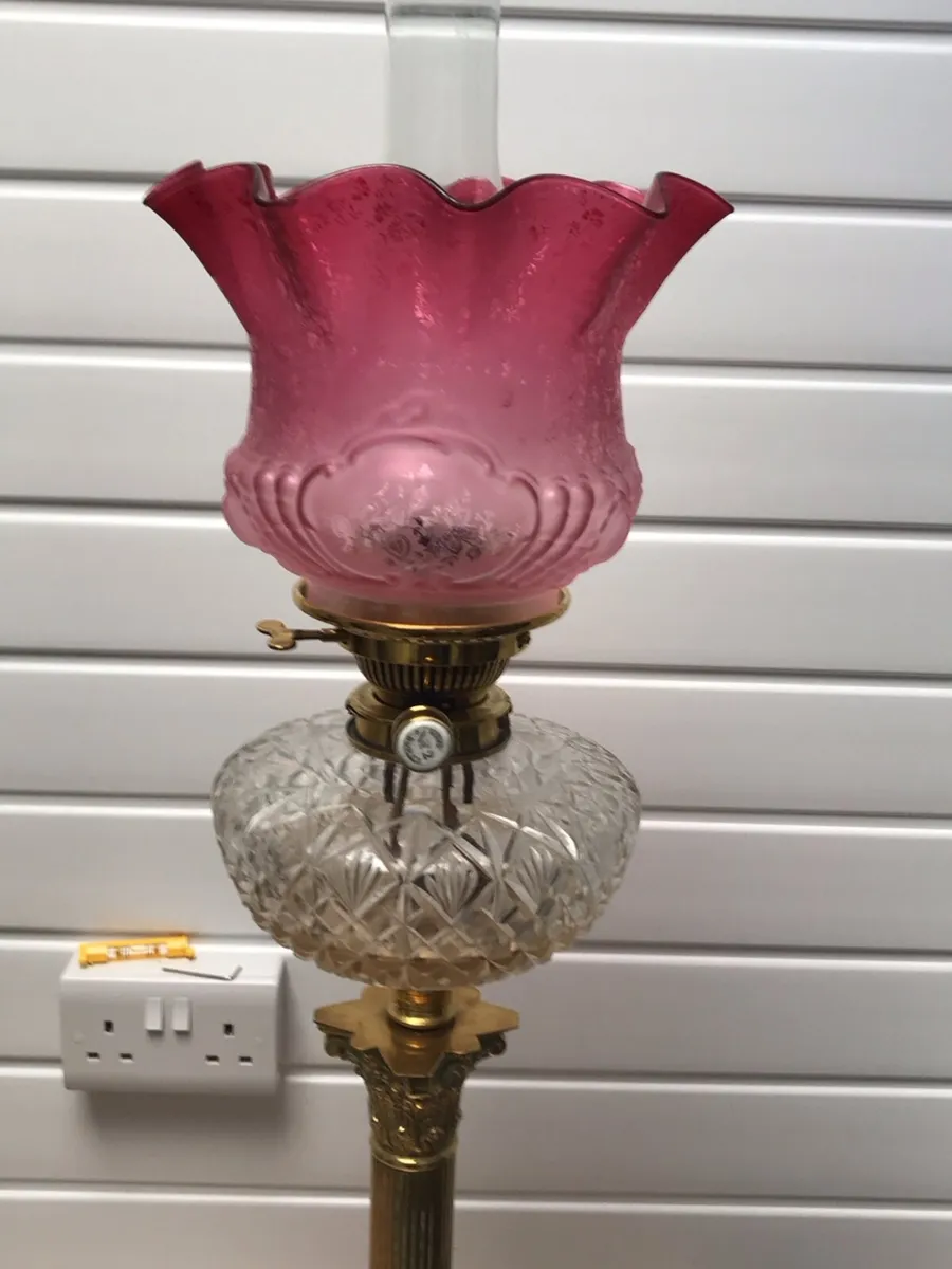 Antique oil lamp - Image 3