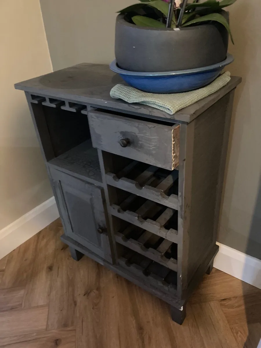 Cabinet for wine