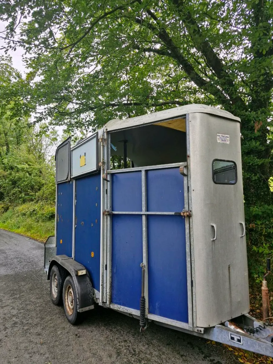 505 double horse box - Image 1