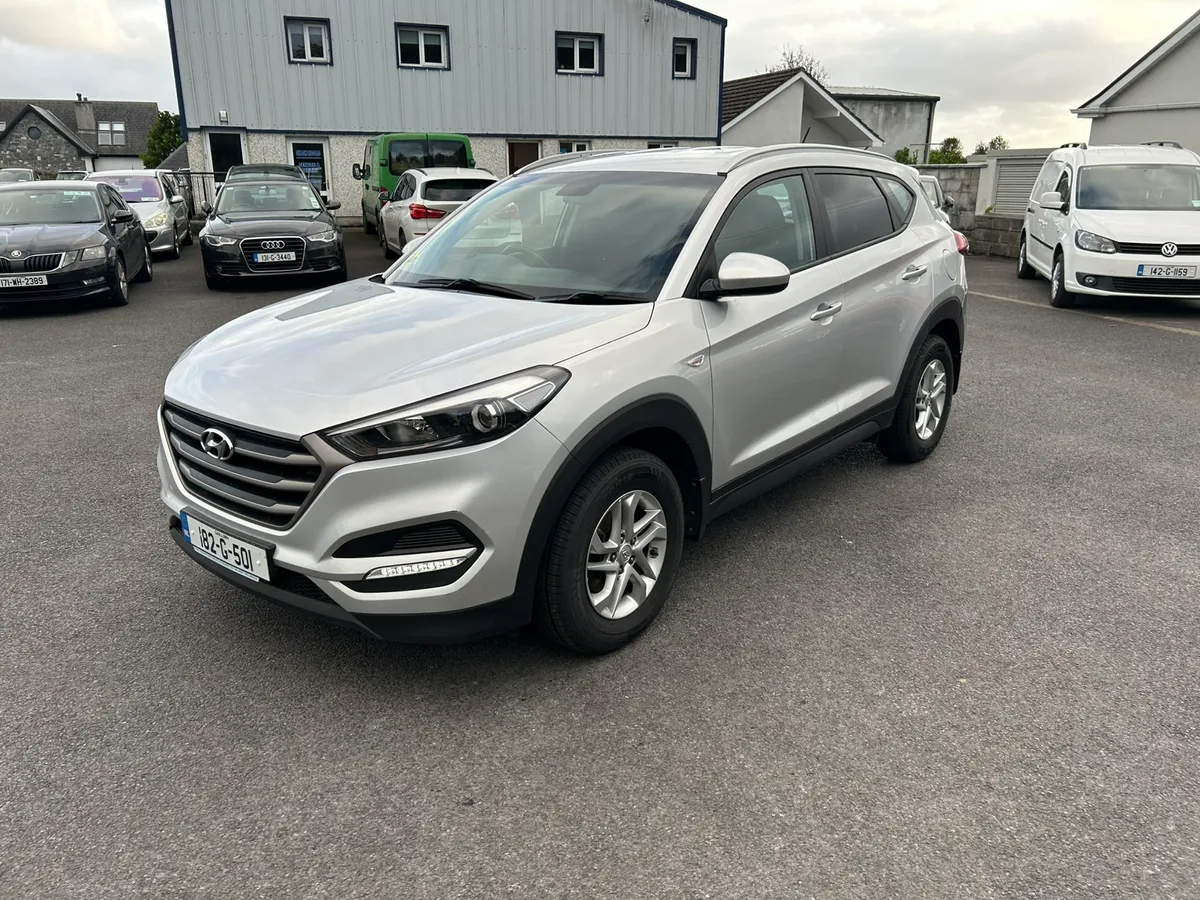 2018 Hyundai Santa Fe Commercial - Image 3