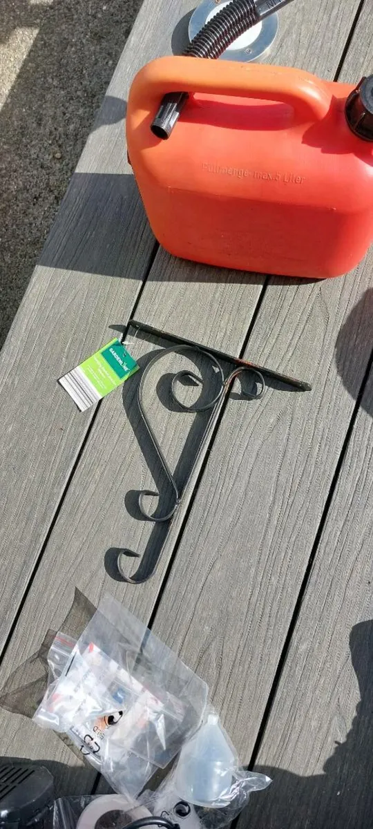 Metal plant Hanger