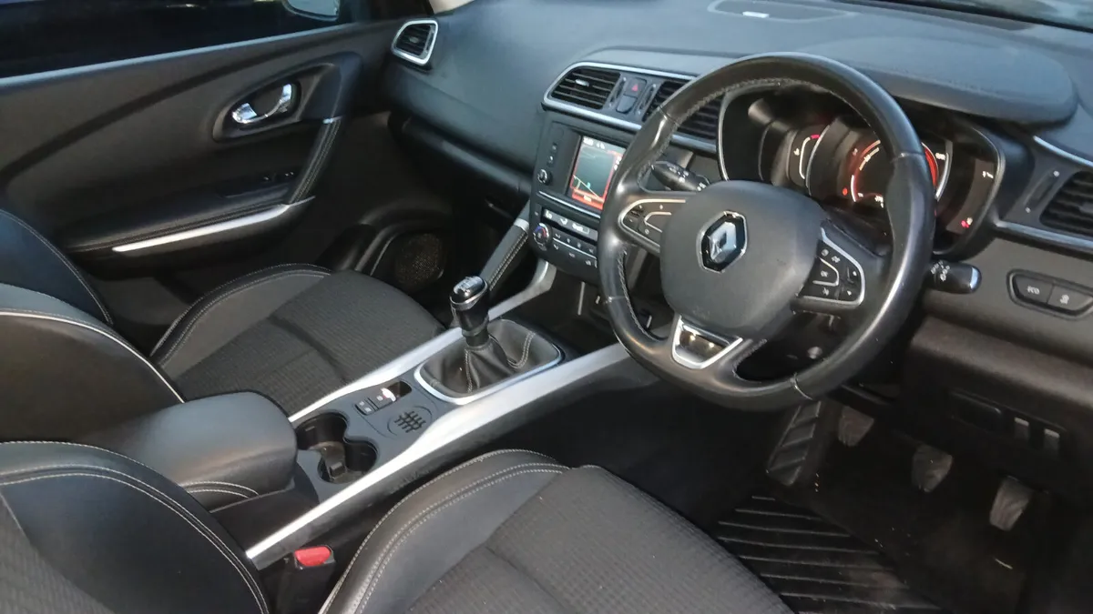 2016 RENAULT KADJAR  SUV - Image 2
