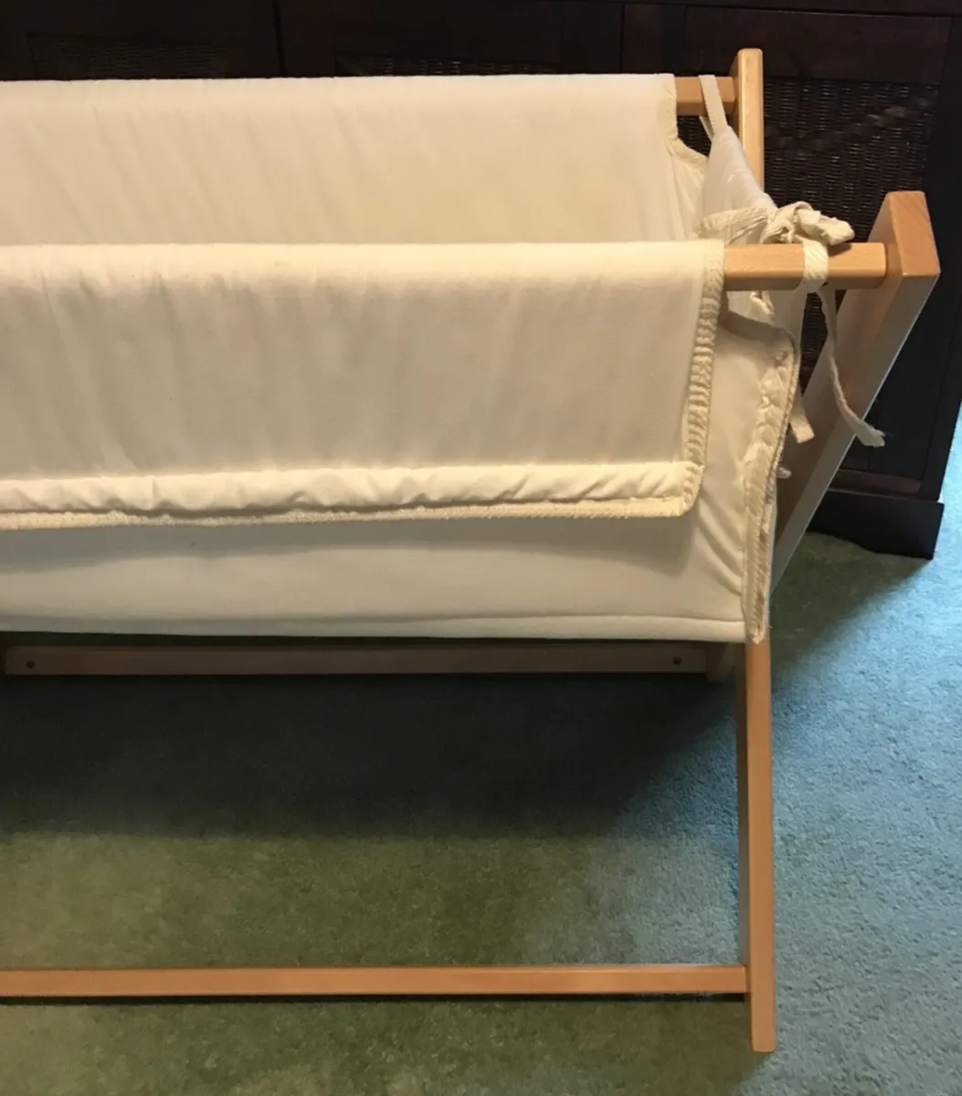 Moses basket. - Image 4