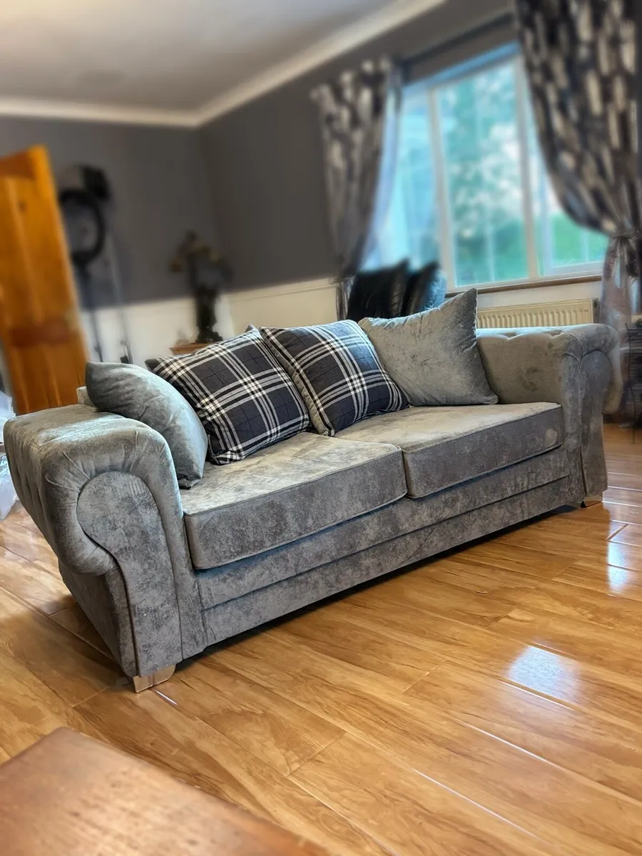 Two brand new sofas (3 seater and 2 seater) €550 - Image 2