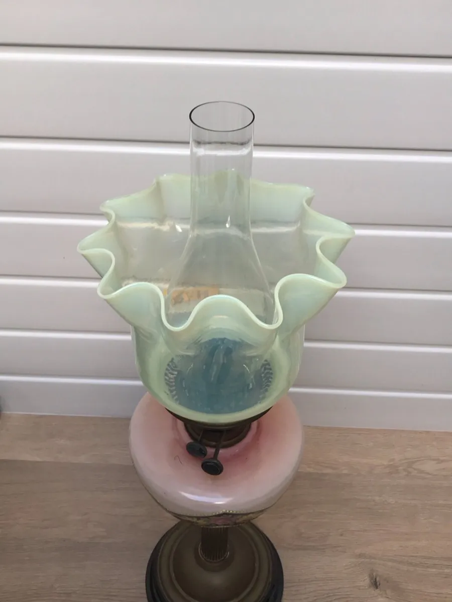 Antique oil lamp - Image 2