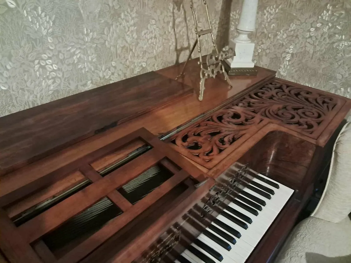 Antique Piano - Image 4