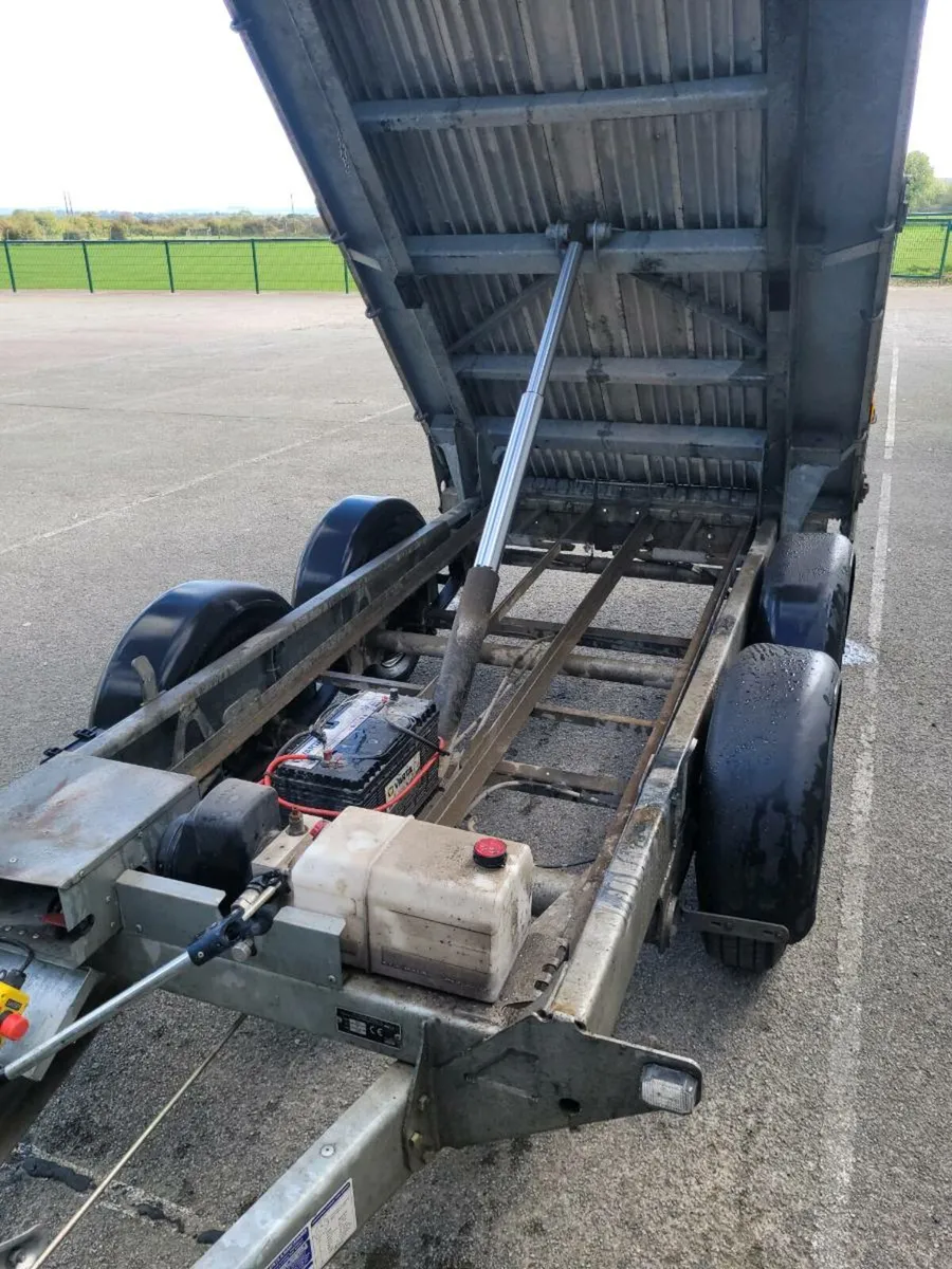 8x5 ifor Williams tipper with high cheqer sides - Image 4