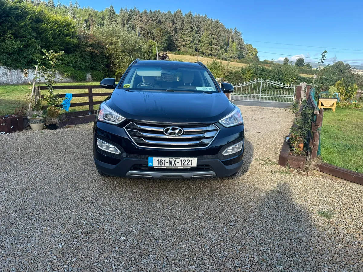 Hyundai Santa Fe 2.2 D with 4x4 . 2016 - Image 2