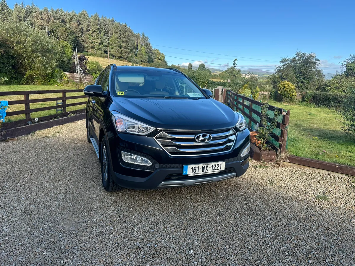 Hyundai Santa Fe 2.2 D with 4x4 . 2016 - Image 3