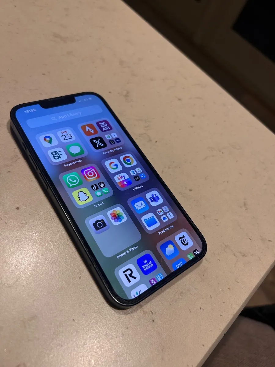 iPhone 14 - Image 1