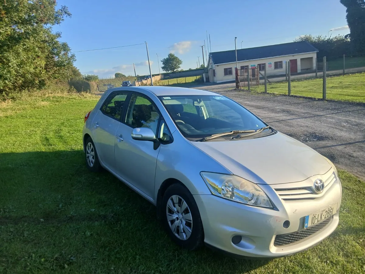 2010 Toyota auris - Image 1