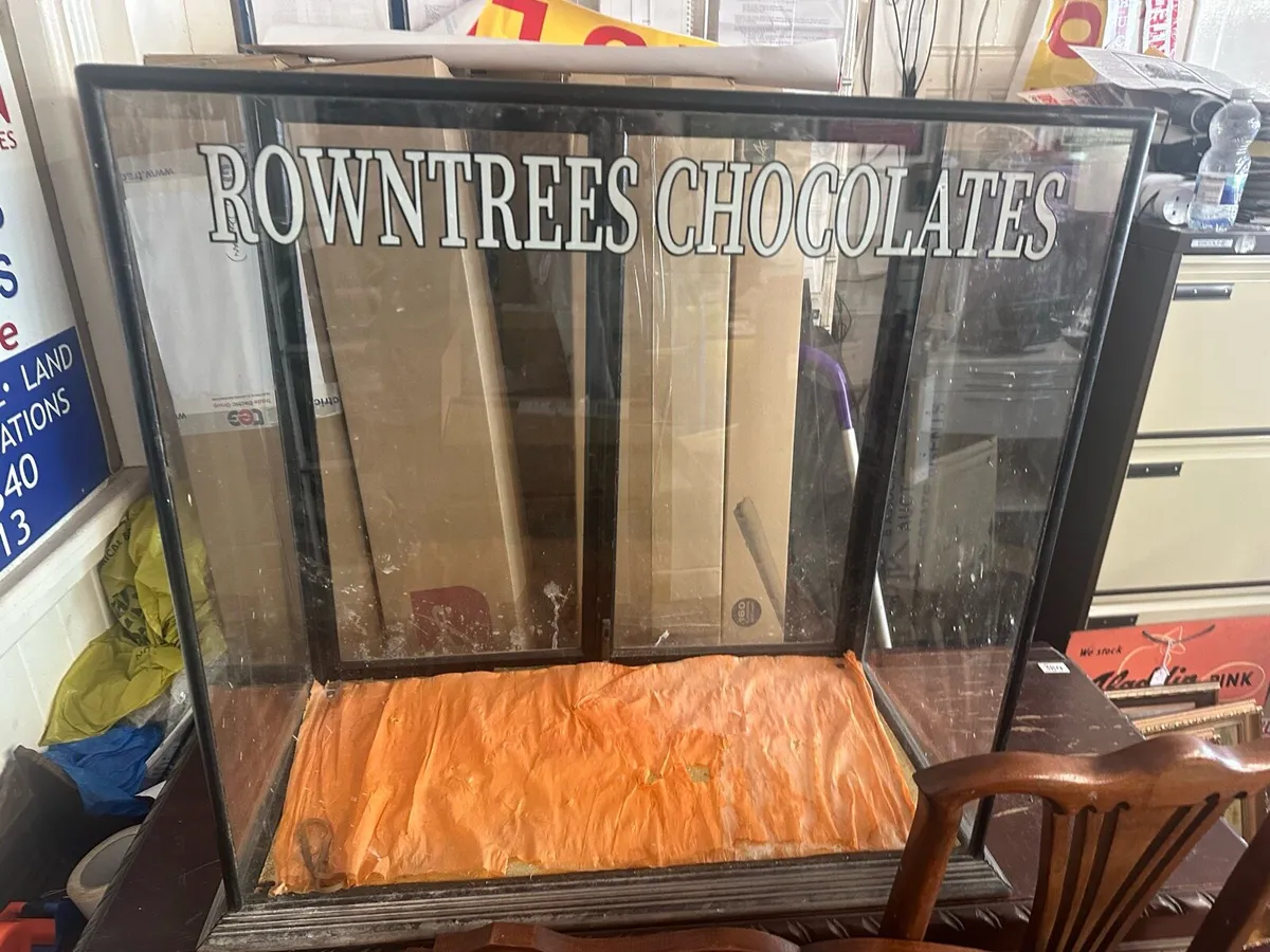 Pub contents auction - Image 1
