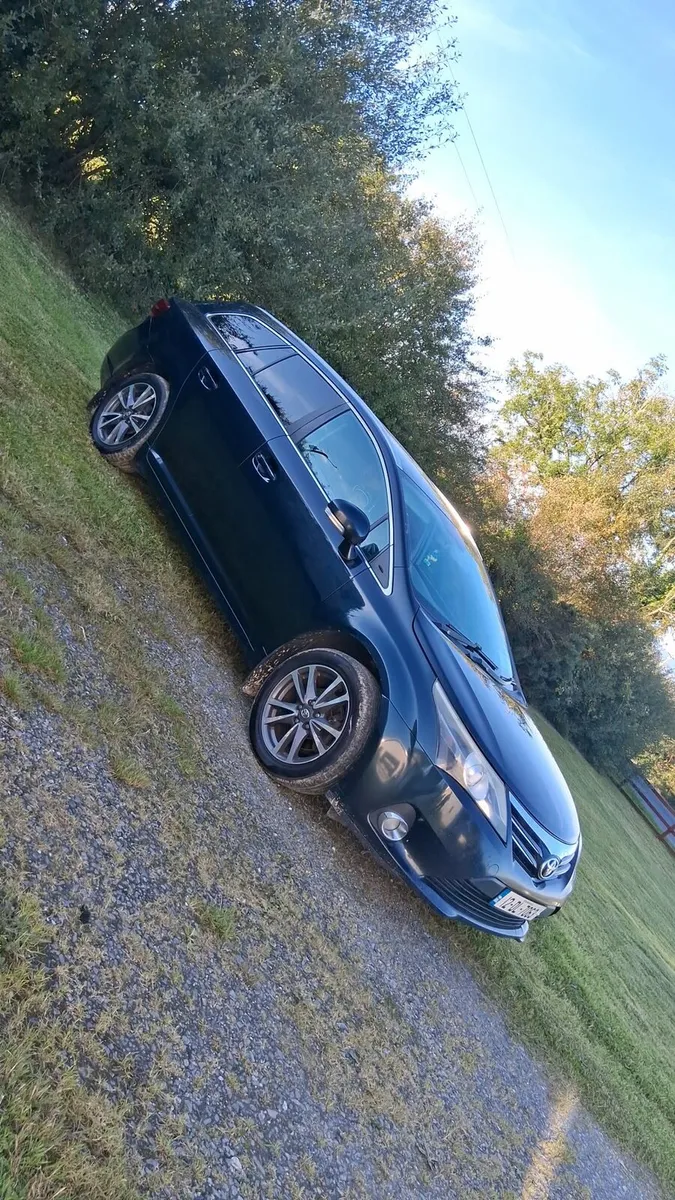 2012 Toyota avensis estate - Image 1