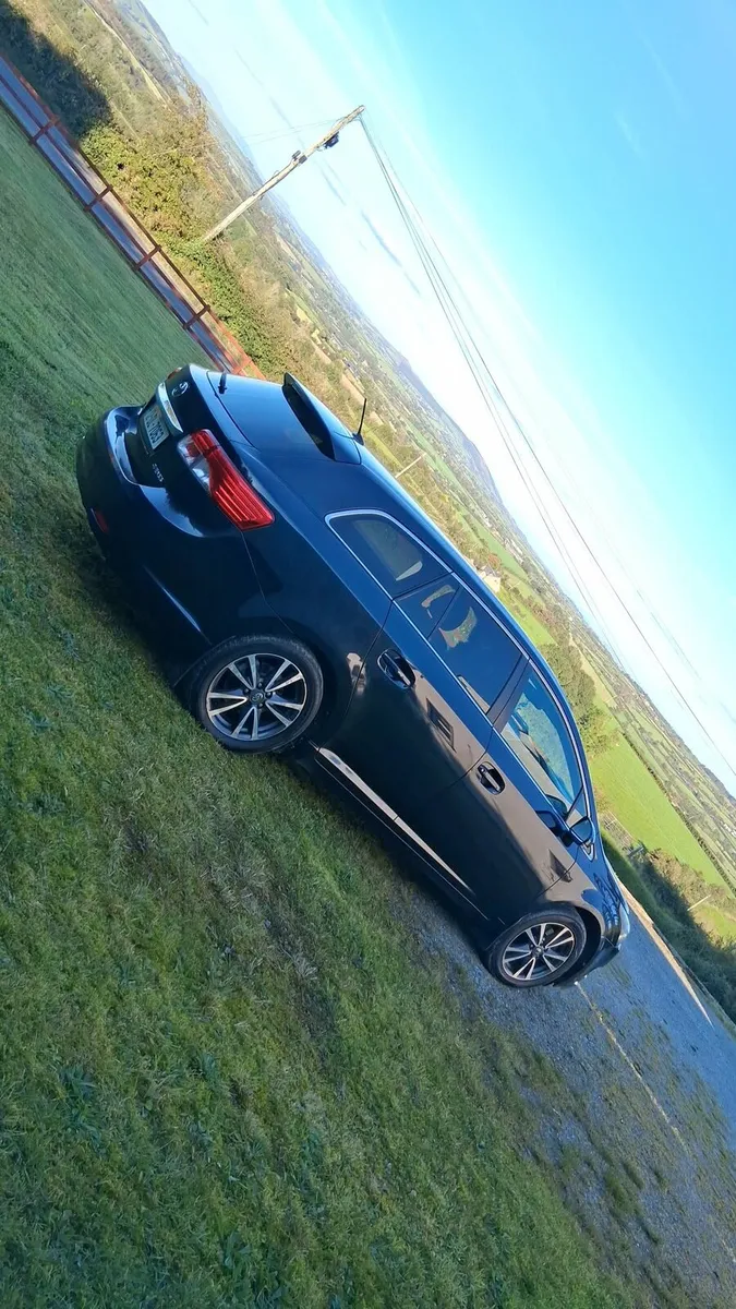 2012 Toyota avensis estate - Image 2