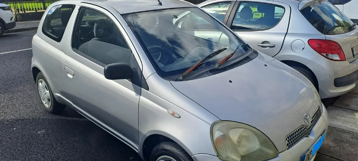 Toyota Yaris 2000 - Image 1