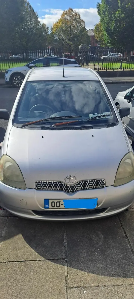 Toyota Yaris 2000 - Image 2