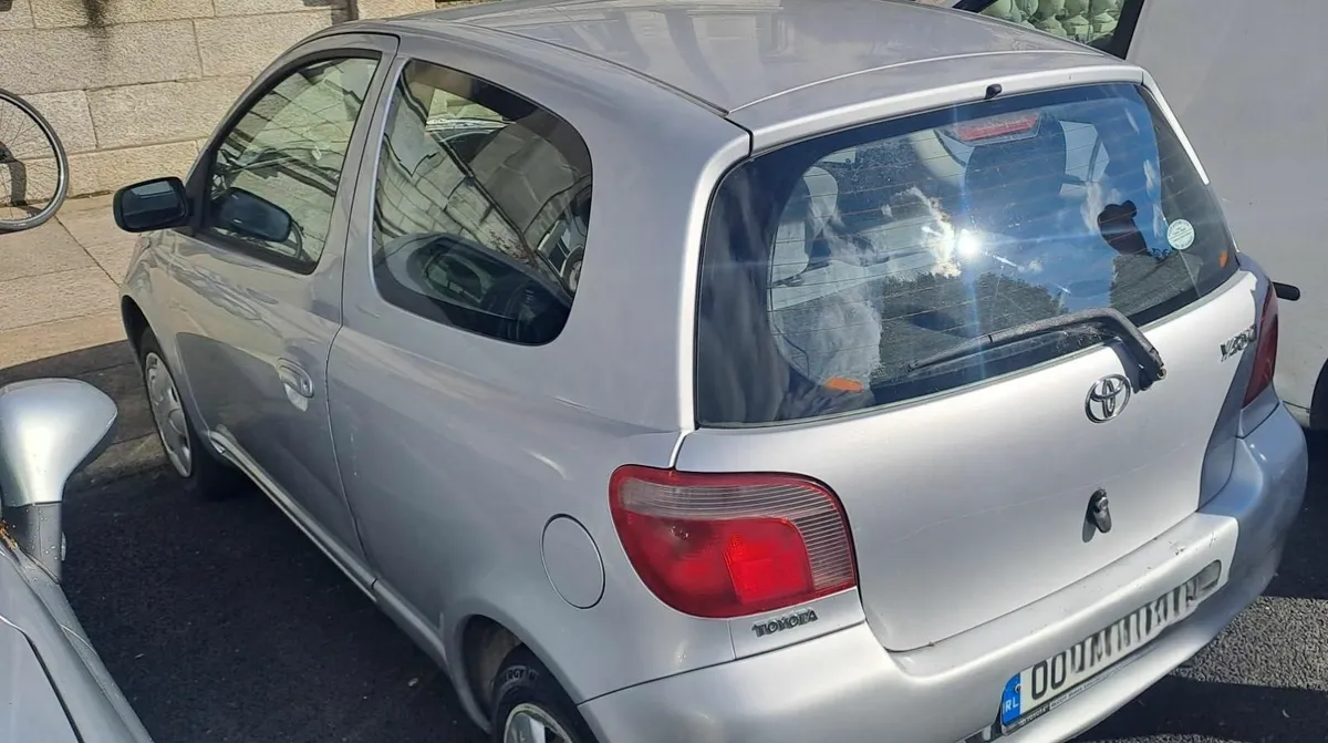 Toyota Yaris 2000 - Image 3