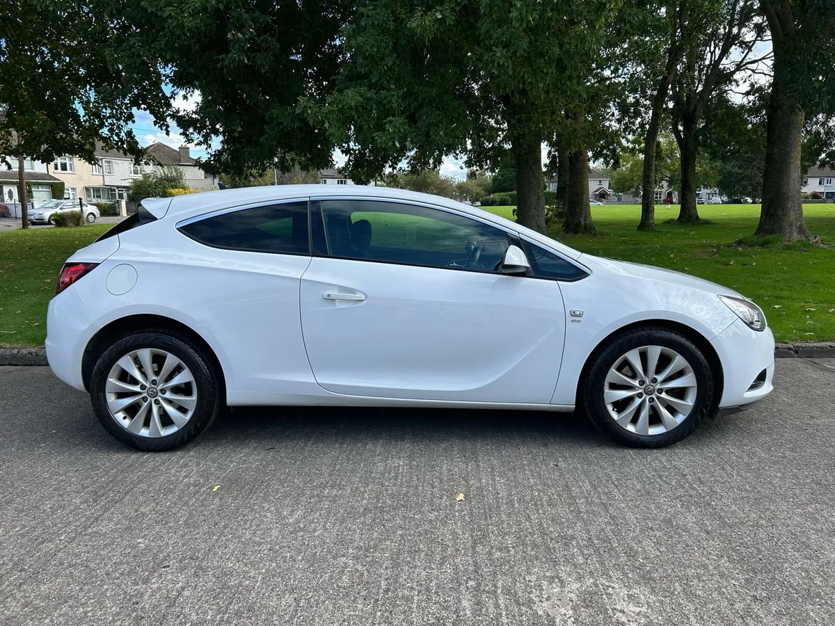 2013 Opel Astra 1.4 Turbo GTC SRI // €5950 - Image 2