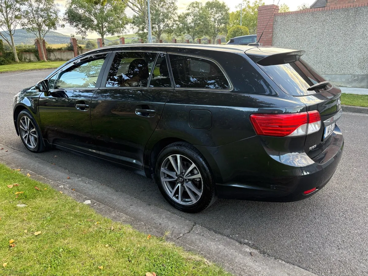 2014 Toyota Avensis High Spec - Image 3