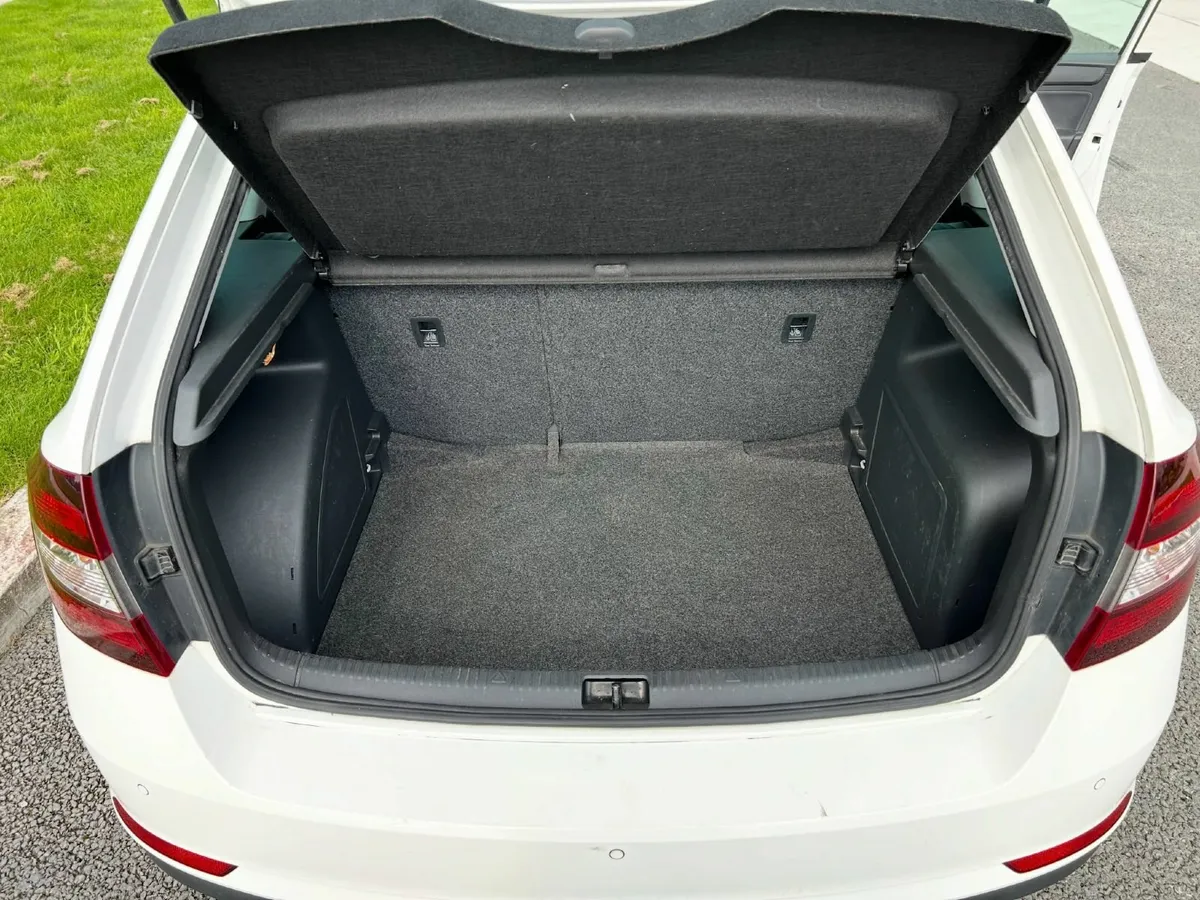 Skoda Rapid 2015 - Image 2
