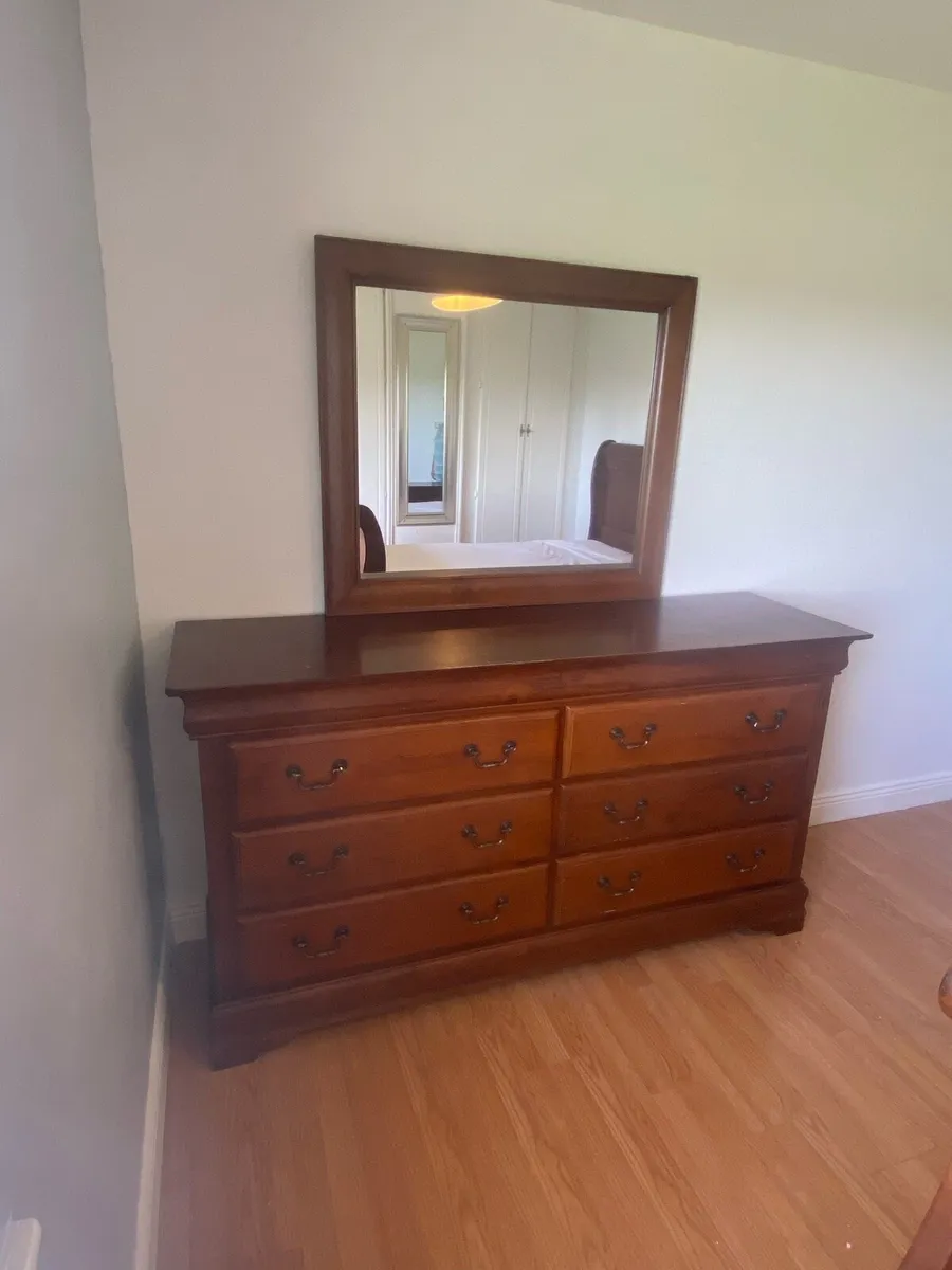 Mahogany bed room set - Image 4