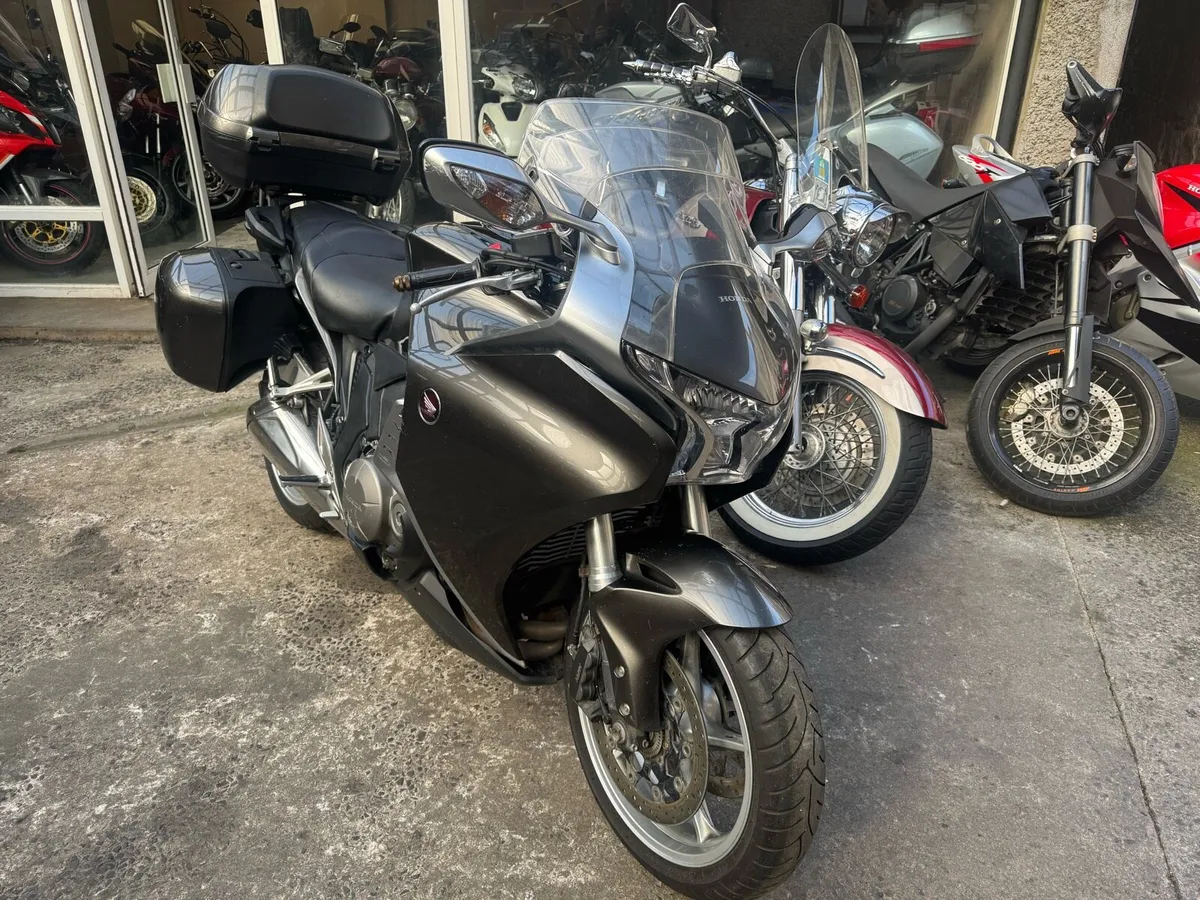 2017 VFR1200F - Image 4