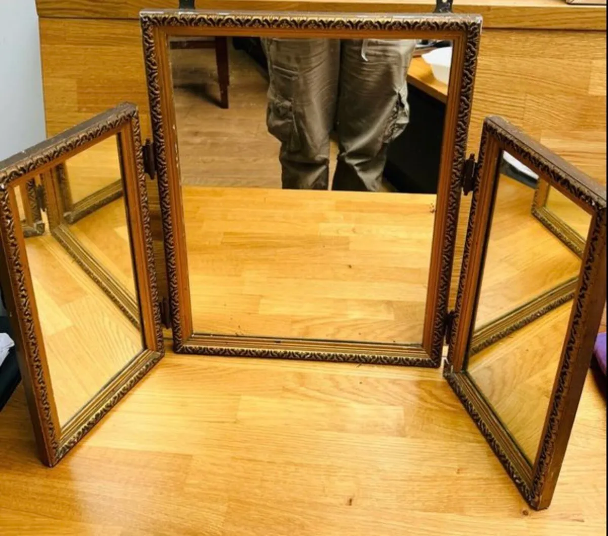 Antique mirror - Image 1