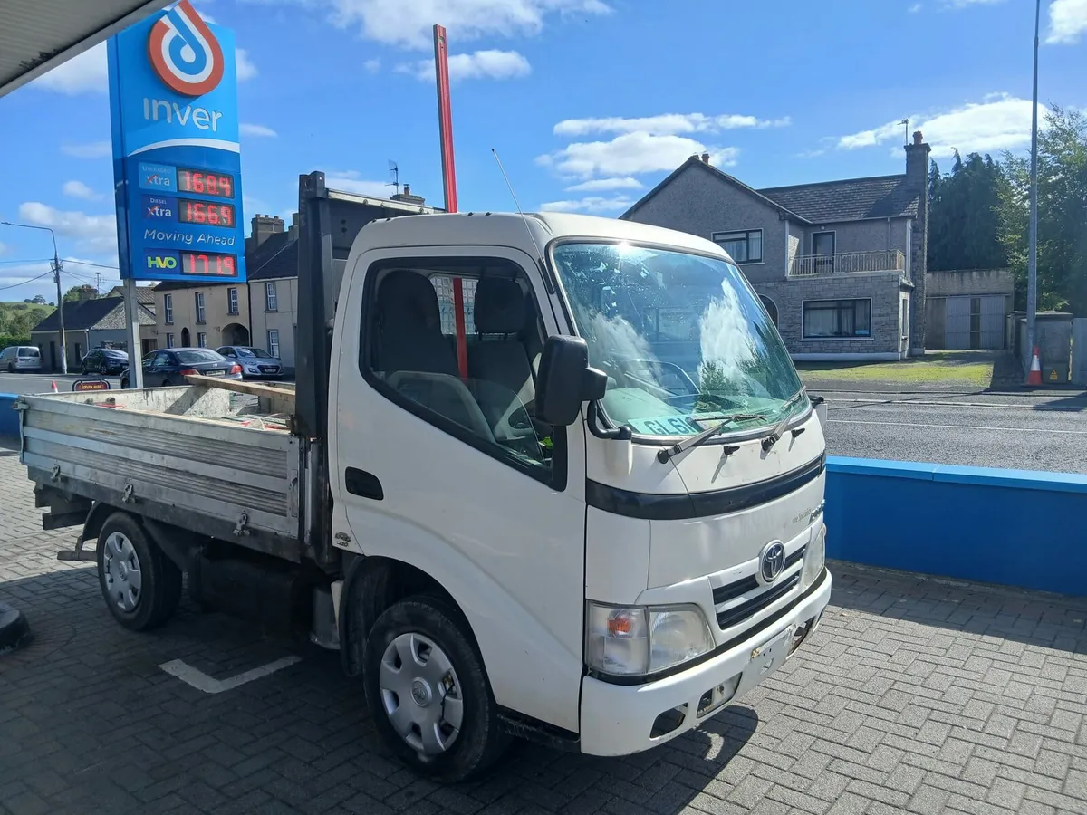 2011 Toyota dyna - Image 1