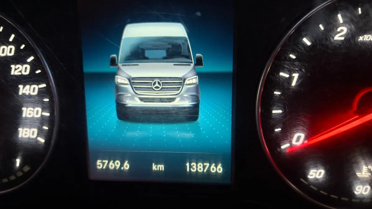 Mercedes 202 NO VAT - Image 1