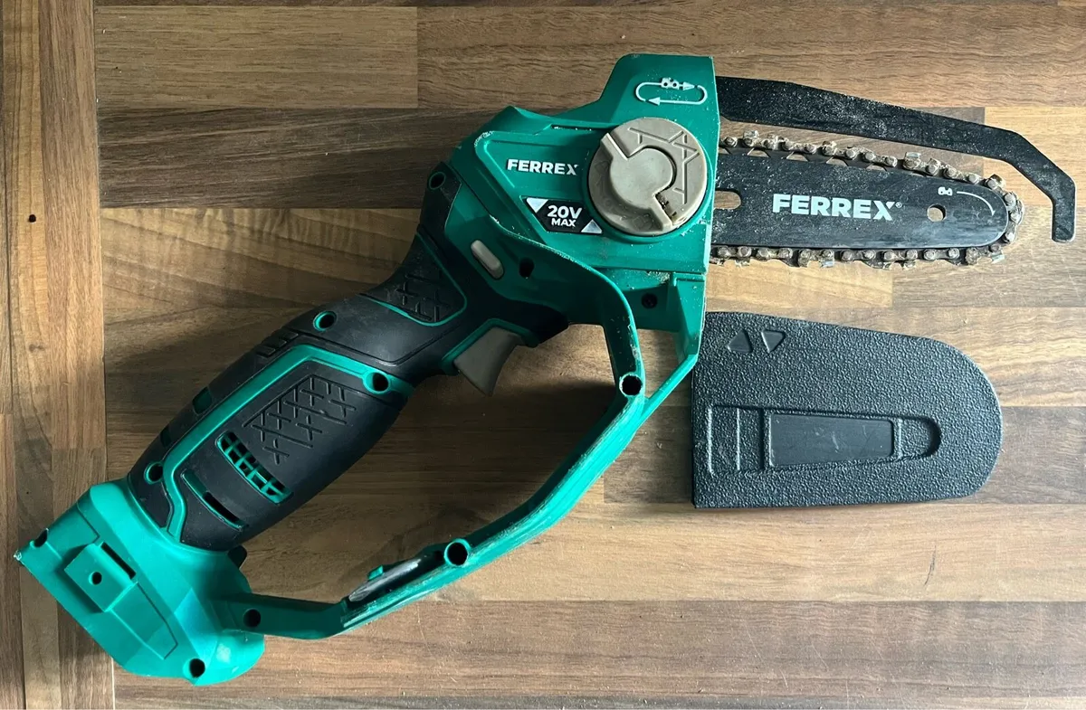 20v mini chainsaw, sander, 2x2ah batts & charger - Image 4