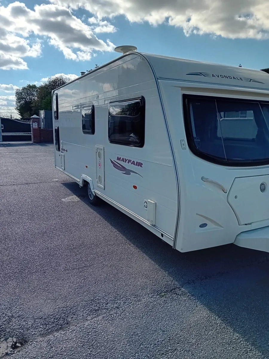 LOVELY 6 BERTH AVONDALE MAYFAIR TOURING CARAVAN. - Image 2