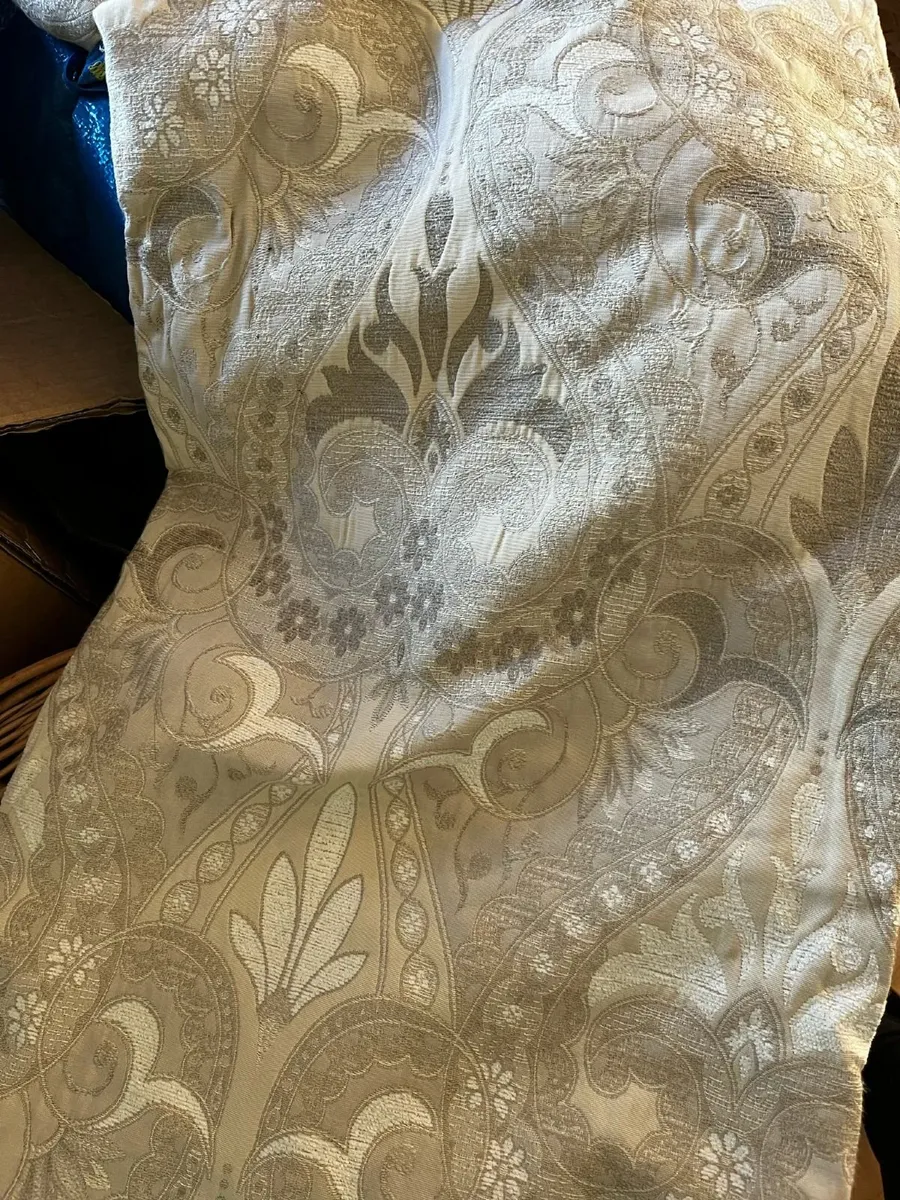 Pair of long curtains - Image 1