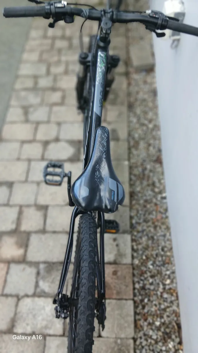 Black Carrera Valour disc bicycle - Image 1