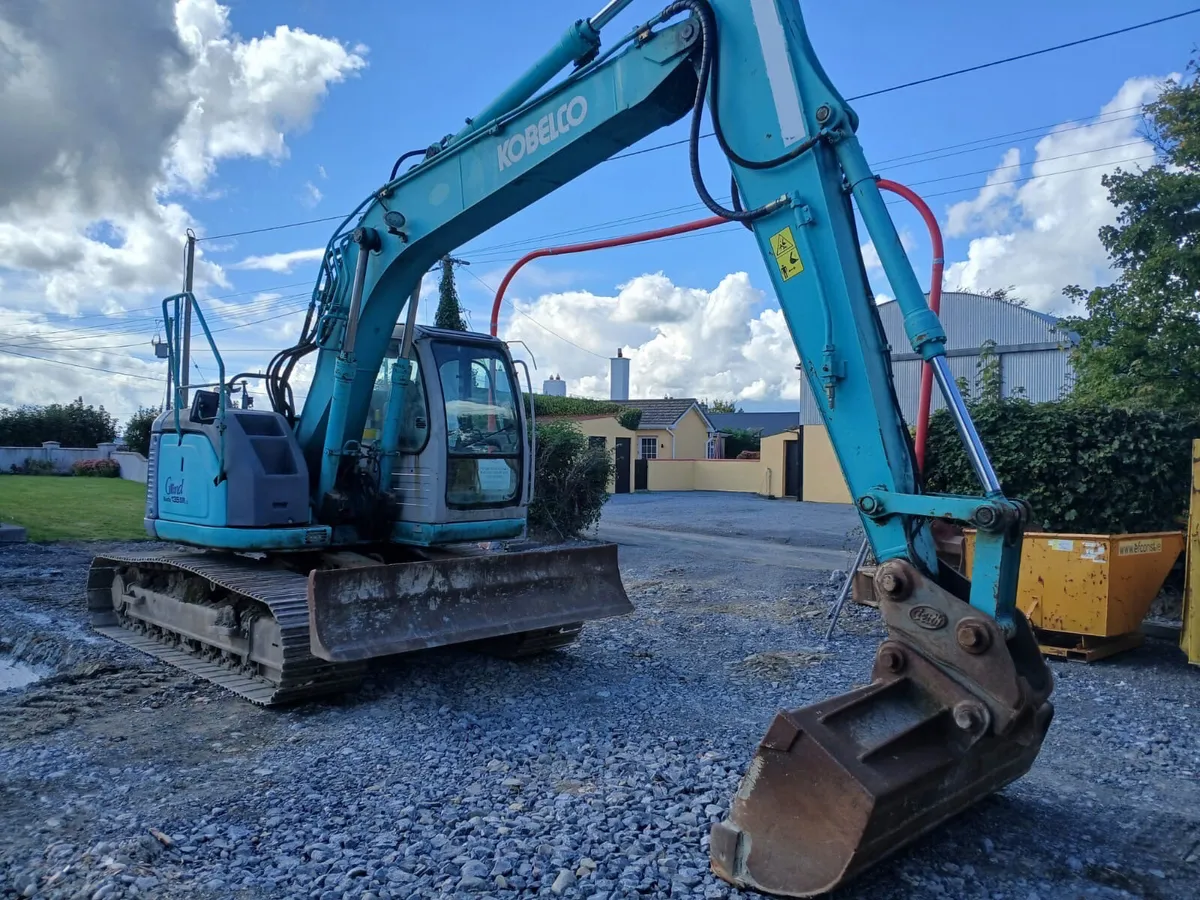 2005 Kobelco SK135 SRLC-1 with Blade - MULLANS - Image 2