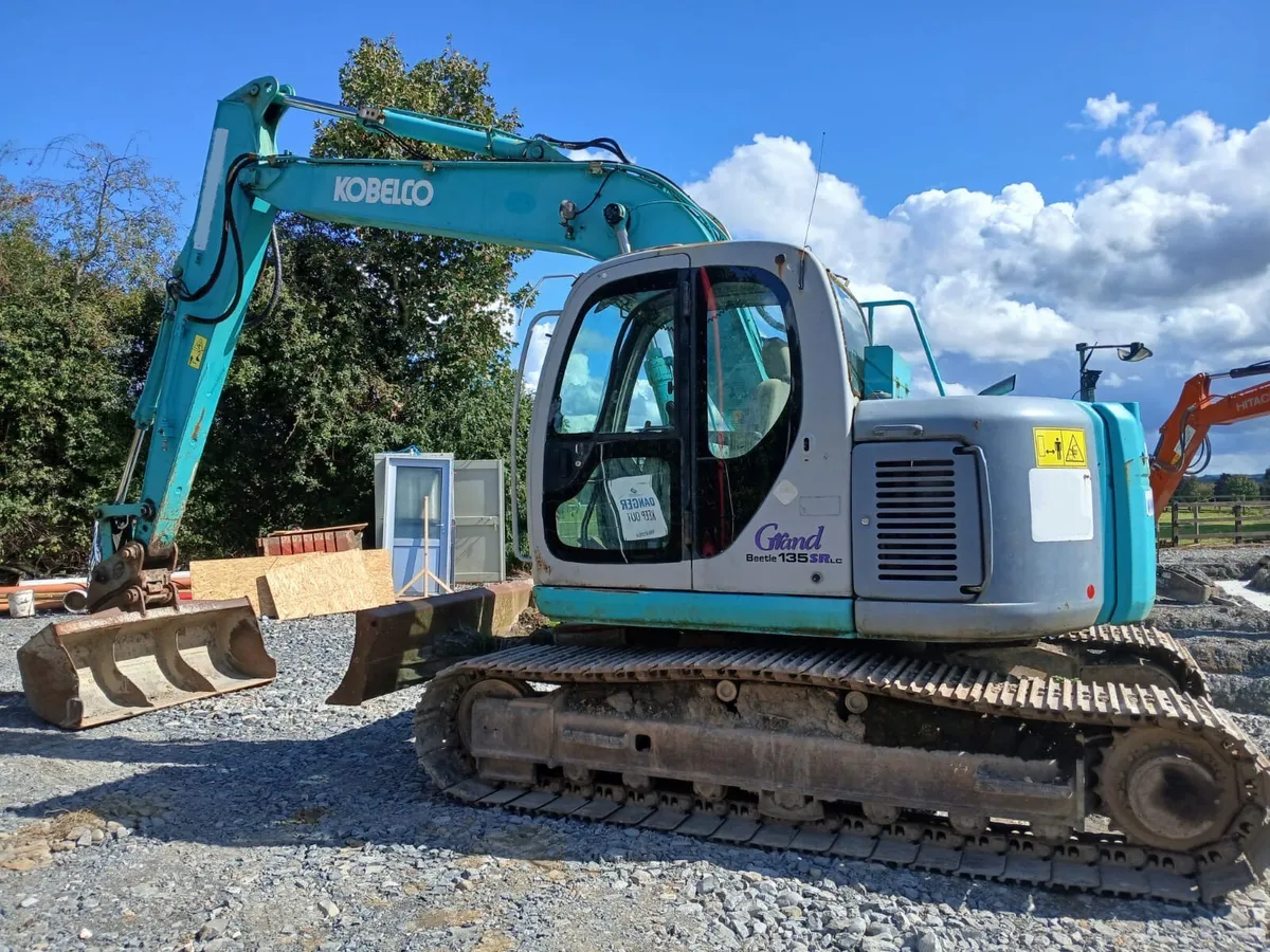 2005 Kobelco SK135 SRLC-1 with Blade - MULLANS - Image 1