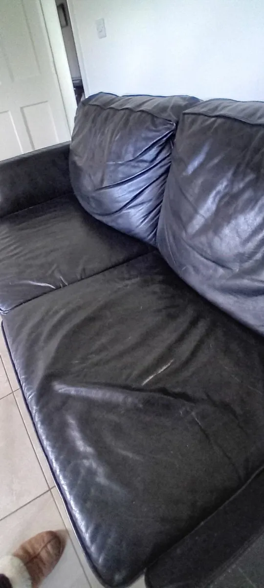 Black leather sofa bed - Image 3