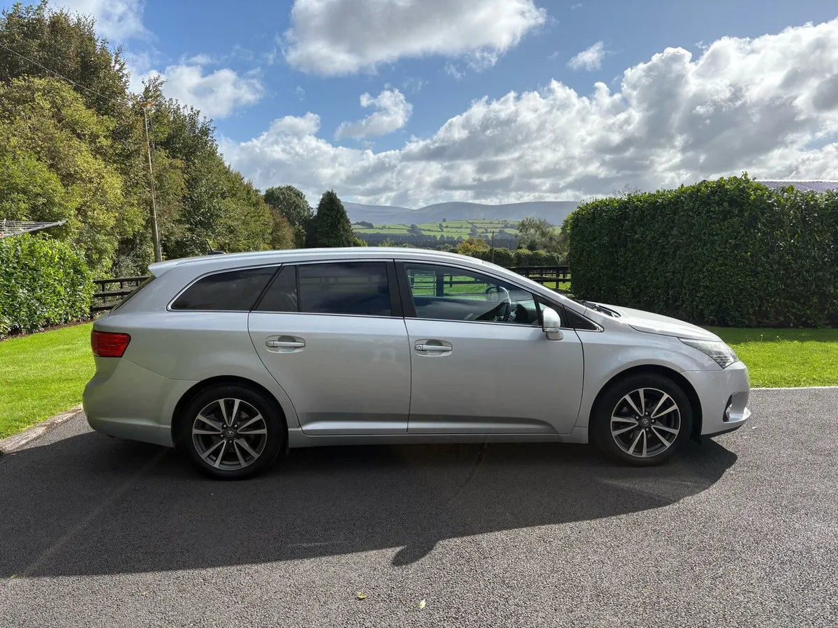 Toyota Avensis Tourer Estate 2015 (151) Silver - Image 1