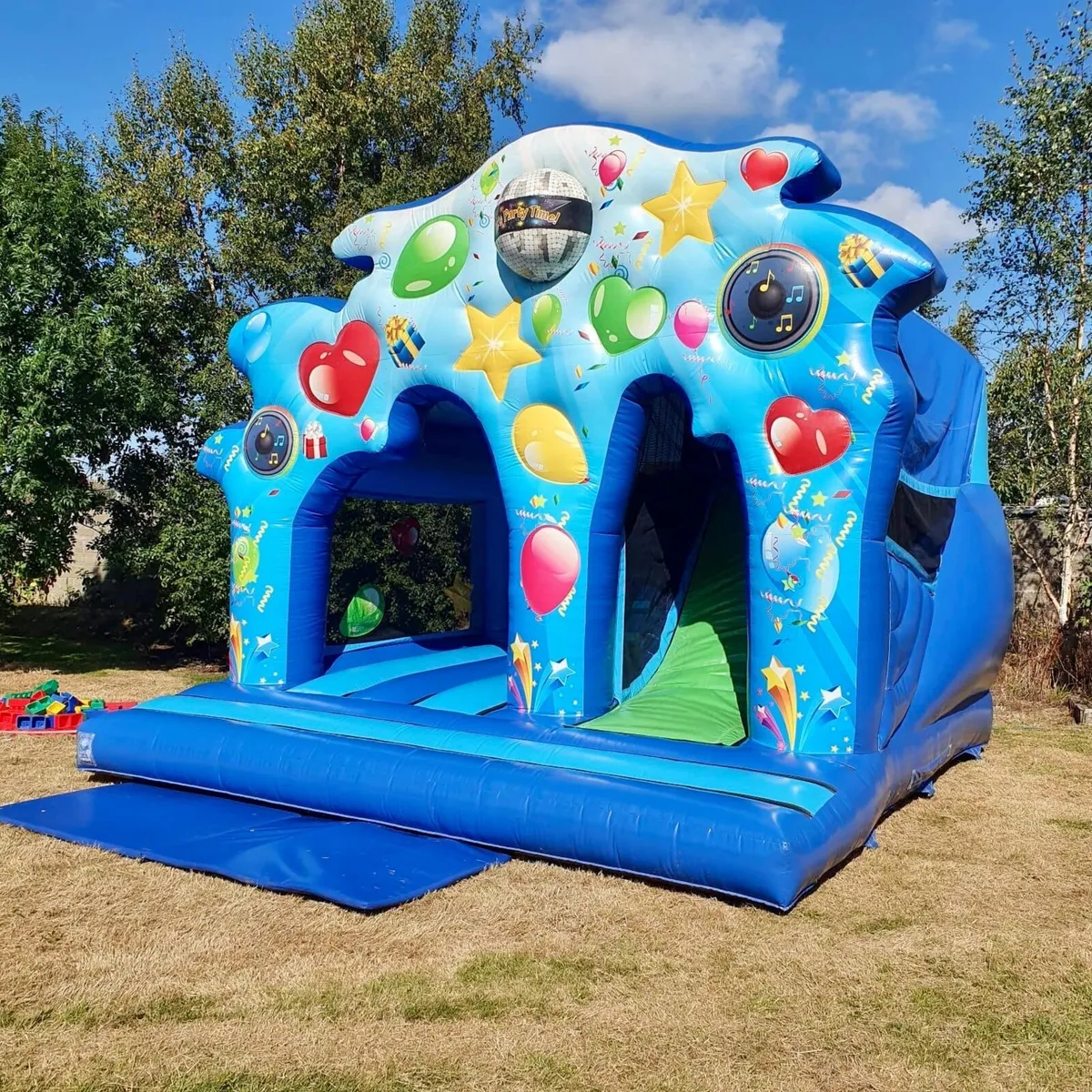 Bouncy castles - Image 2