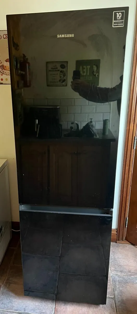 Samsung Fridge Freezer F/F - Image 1