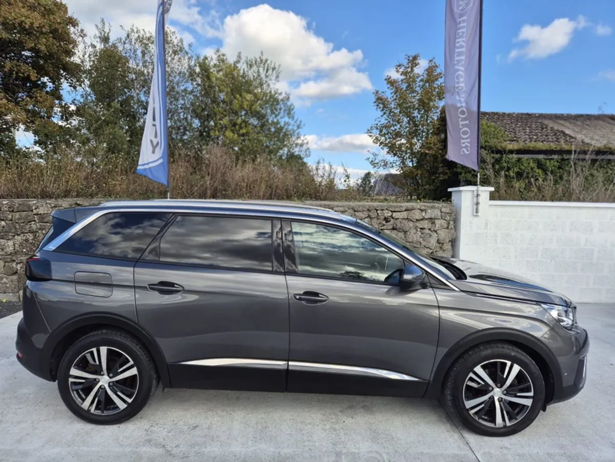 Peugeot 5008 Allure 1.6 Blue HDI 120 4 4DR - Image 1