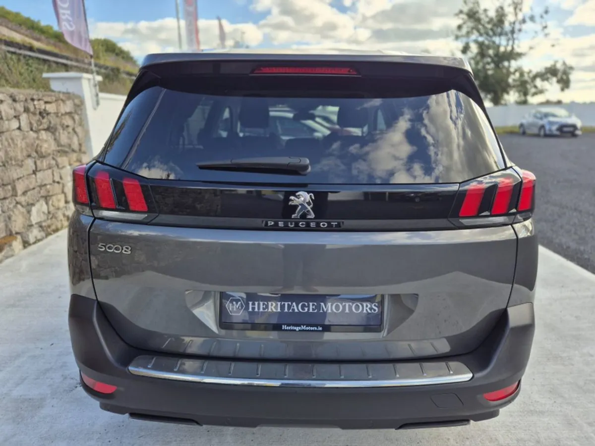 Peugeot 5008 Allure 1.6 Blue HDI 120 4 4DR - Image 2