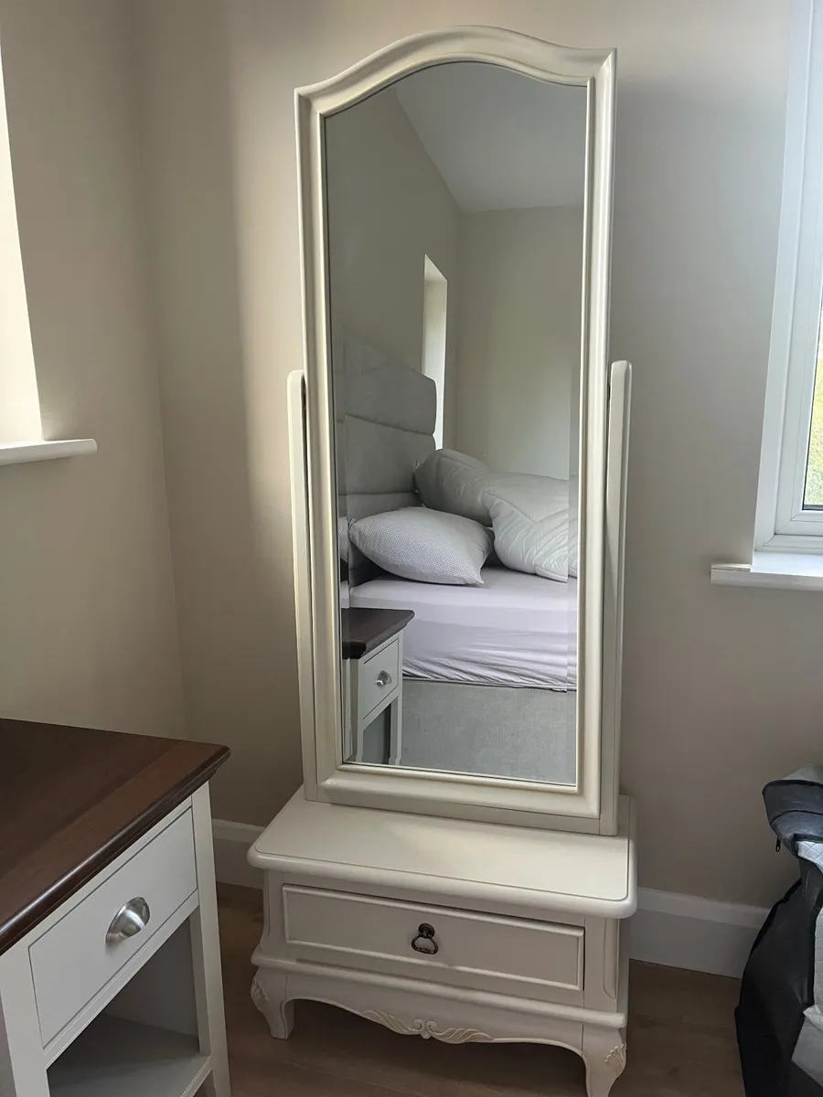 Mirror - Image 1
